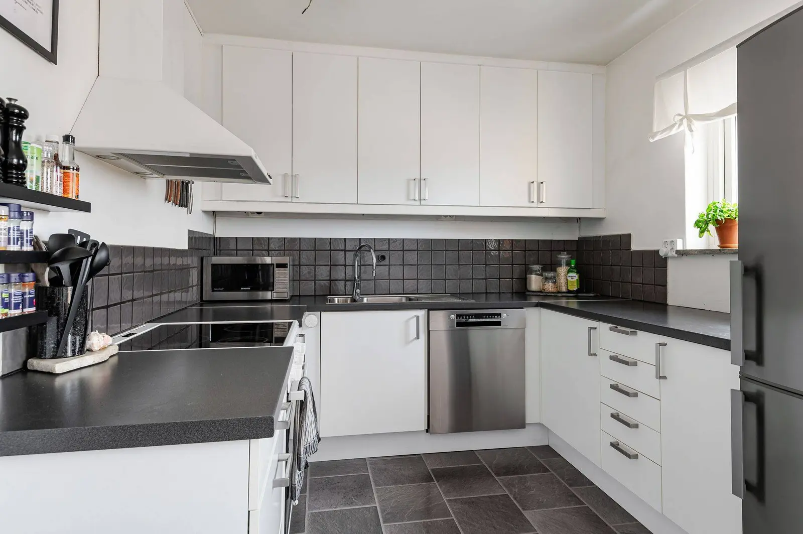 Lägenhet, Kungsvägen 42A, Mjölby. Bild 1 av 19