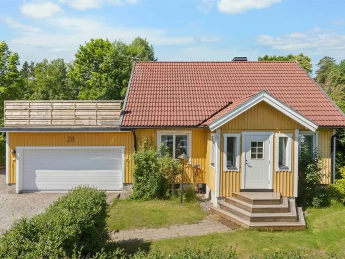 House, Broängsvägen 28. Photo 1 of 20