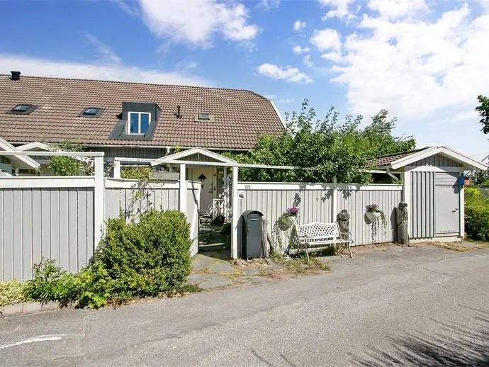 Par-/radhus, Gullrands väg 173. Bild 1 av 20