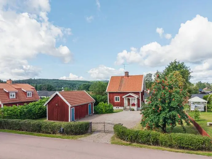 Bild 1 av 20 på Gamla Siljansnäsvägen 60