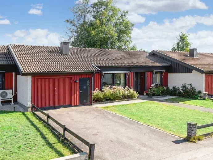 Bild 1 av 20 på Räfsarevägen 4