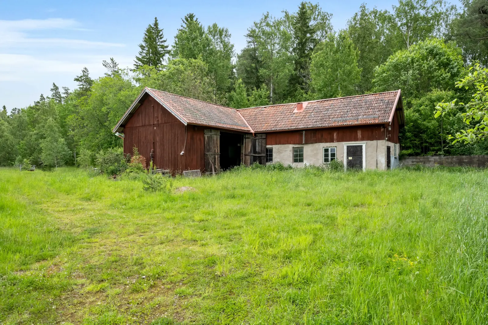 Gård, Ålbo 121, Vänge, Vänge. Bild 1 av 8