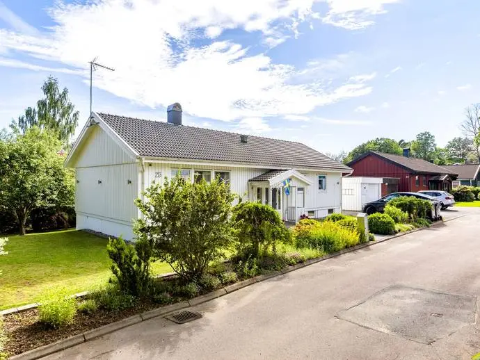 Image 1 of 20 of Lundaslättsvägen 25