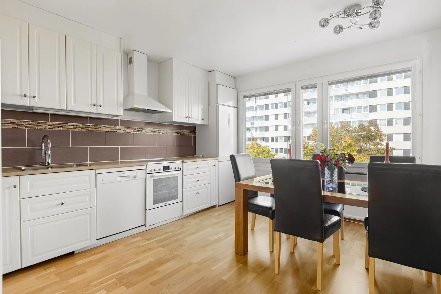 Lägenhet, Vänortsstråket 55A, Sollentuna. Bild 1 av 26