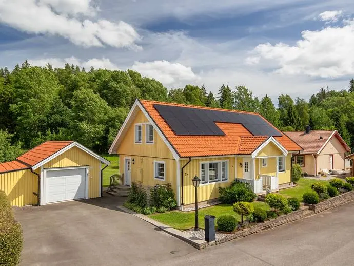 Villa, Advokatvägen 15. Bild 1 av 20