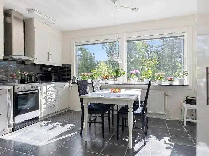 Apartment, Hovslagaregatan 14. Photo 1 of 17