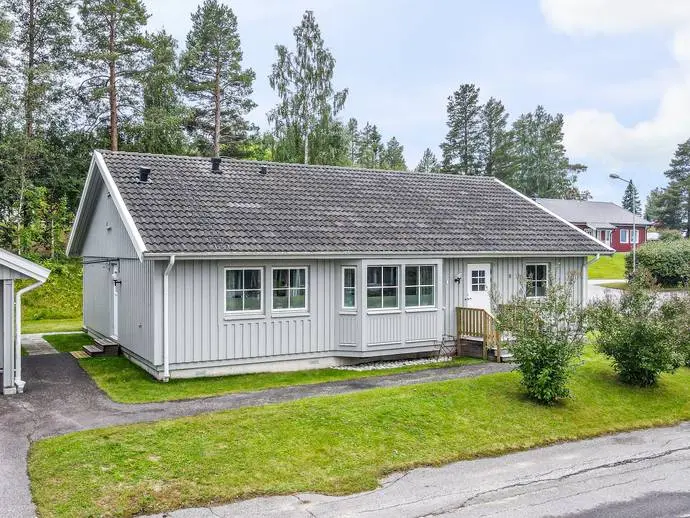 Villa, Faktorsvägen 8. Bild 1 av 20