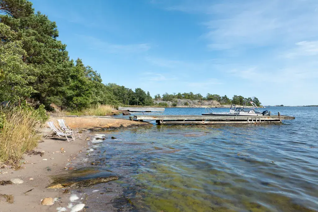 Image 1 of 39 of Sandhamn Eknö 266