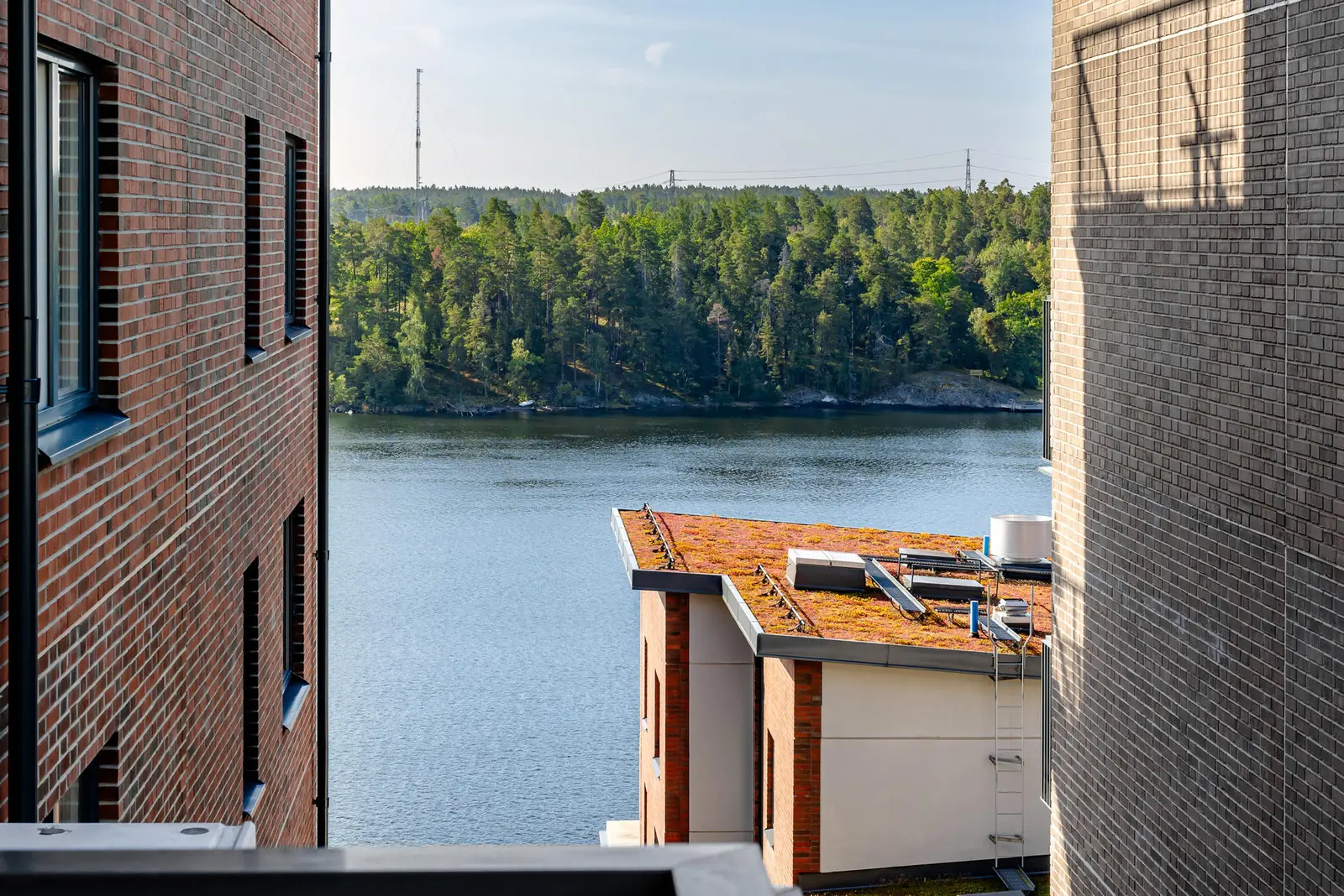 Bild 1 av 17 på Tollareslingan 18