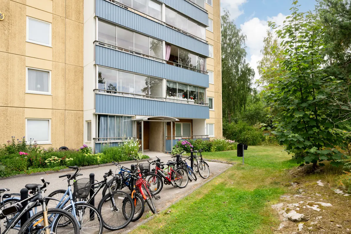 Lägenhet, Fornhöjdsvägen 64, Södertälje. Bild 1 av 12