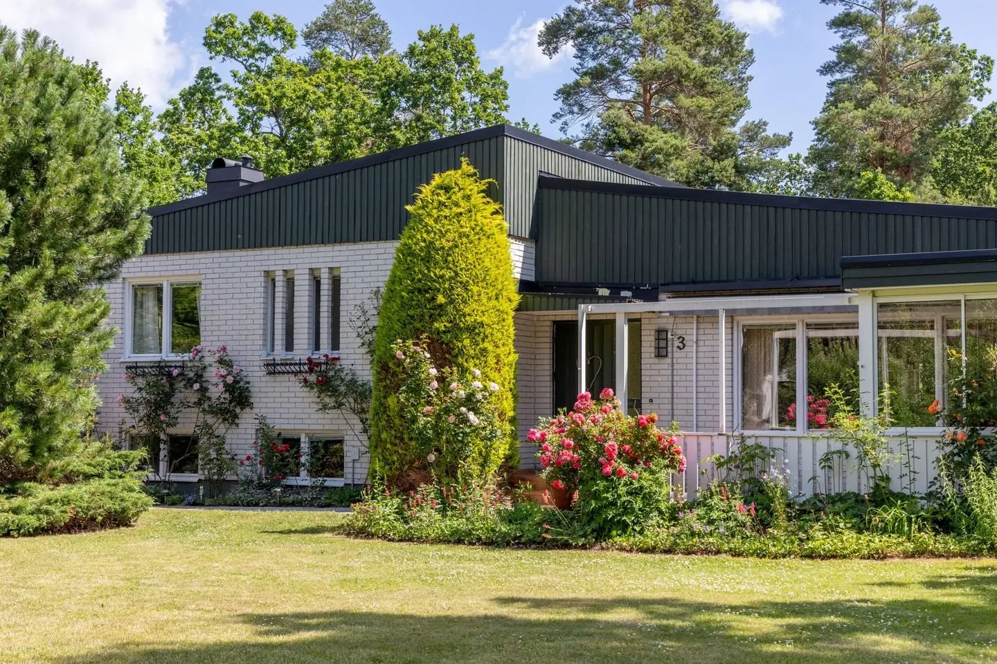 Bild 1 av 40 på Ängshagsvägen