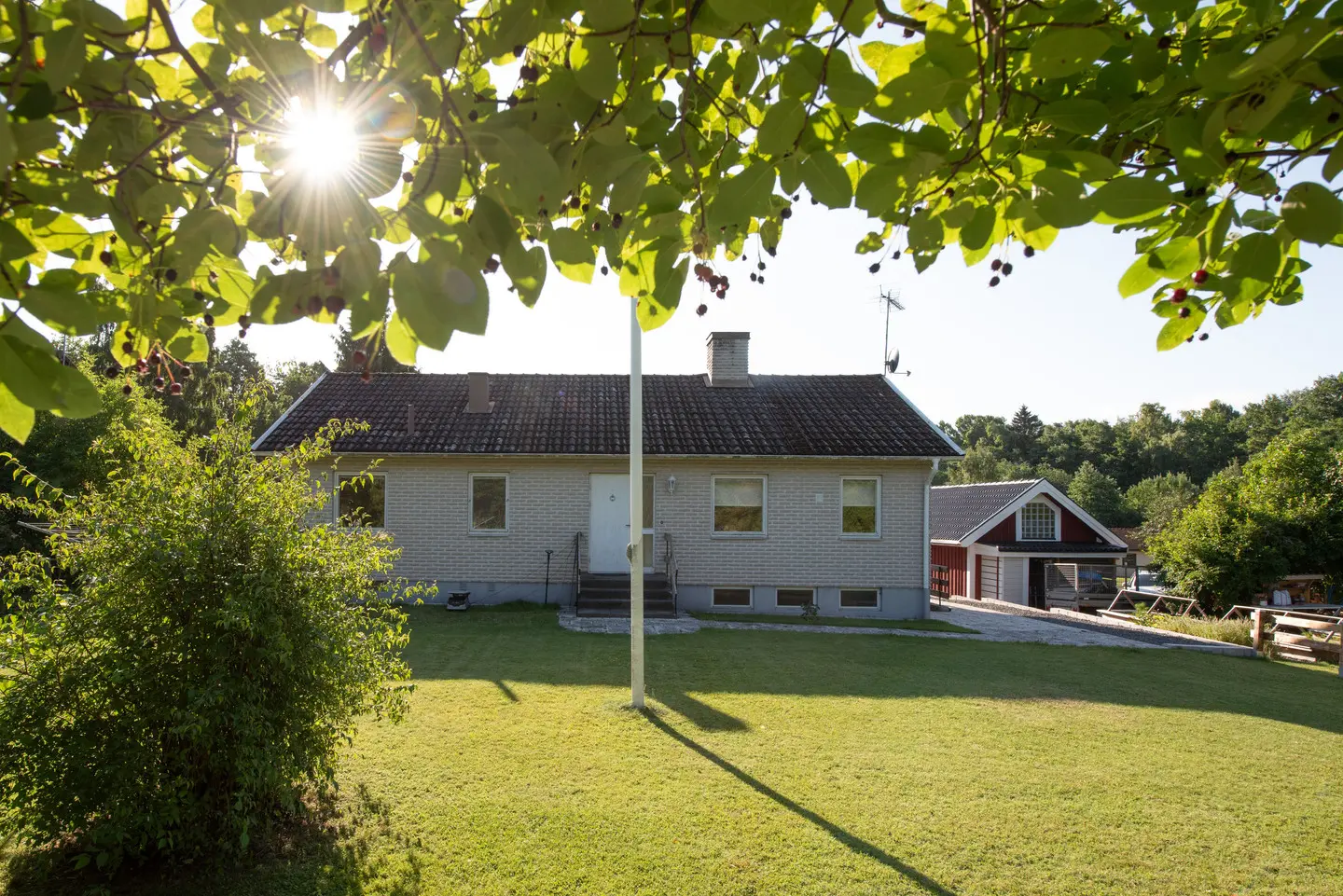 Bild 1 av 5 på Björnbärsgränd 6
