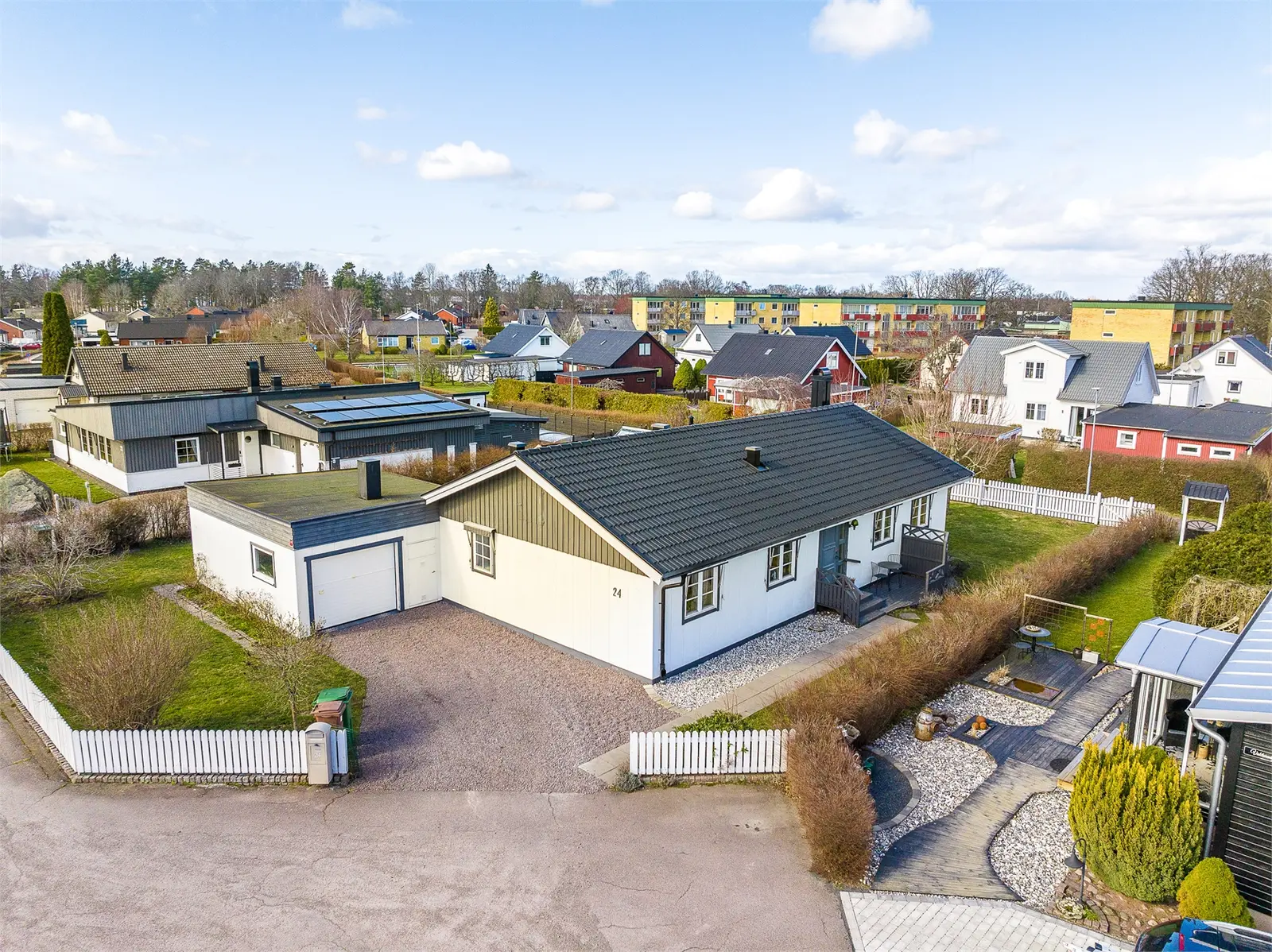 Bild 1 av 5 på Vaktarevägen 24