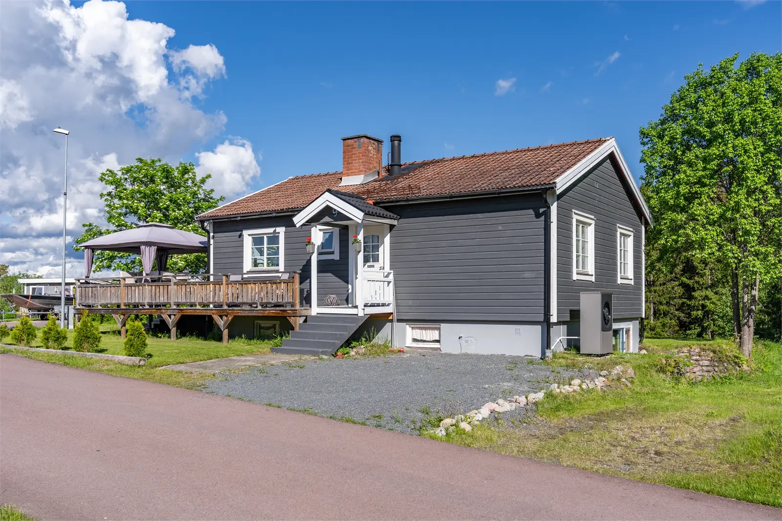 Villa, Kari Ols väg 9. Bild 1 av 5
