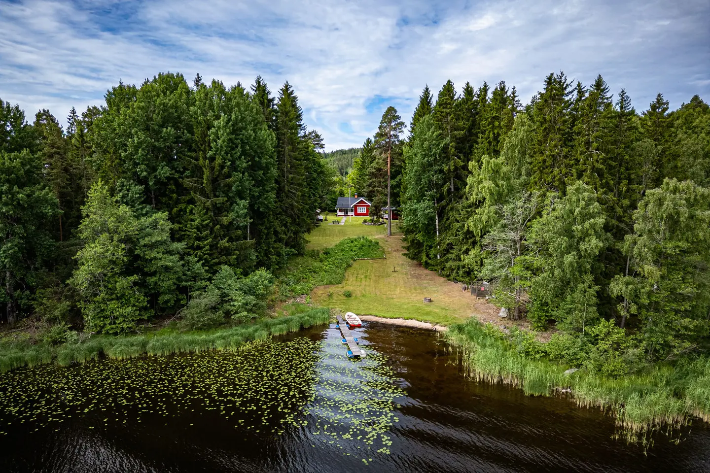 Fritidshus, Kinna Klockarbråten 2, Arvika. Bild 1 av 5