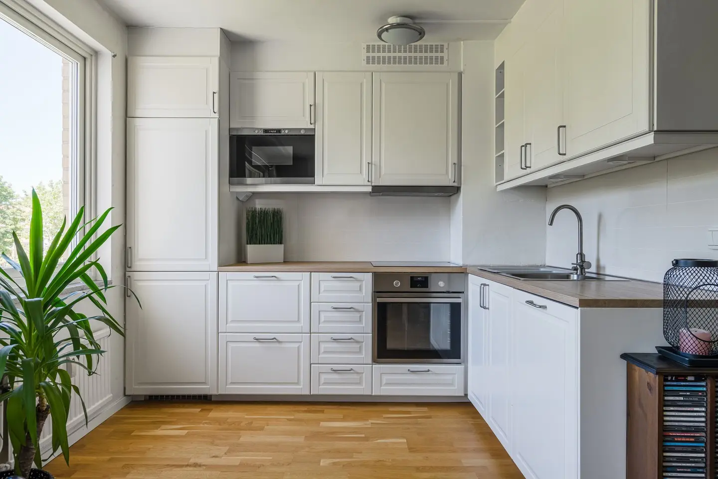 Image 1 of 5 of Vintergatan 27B