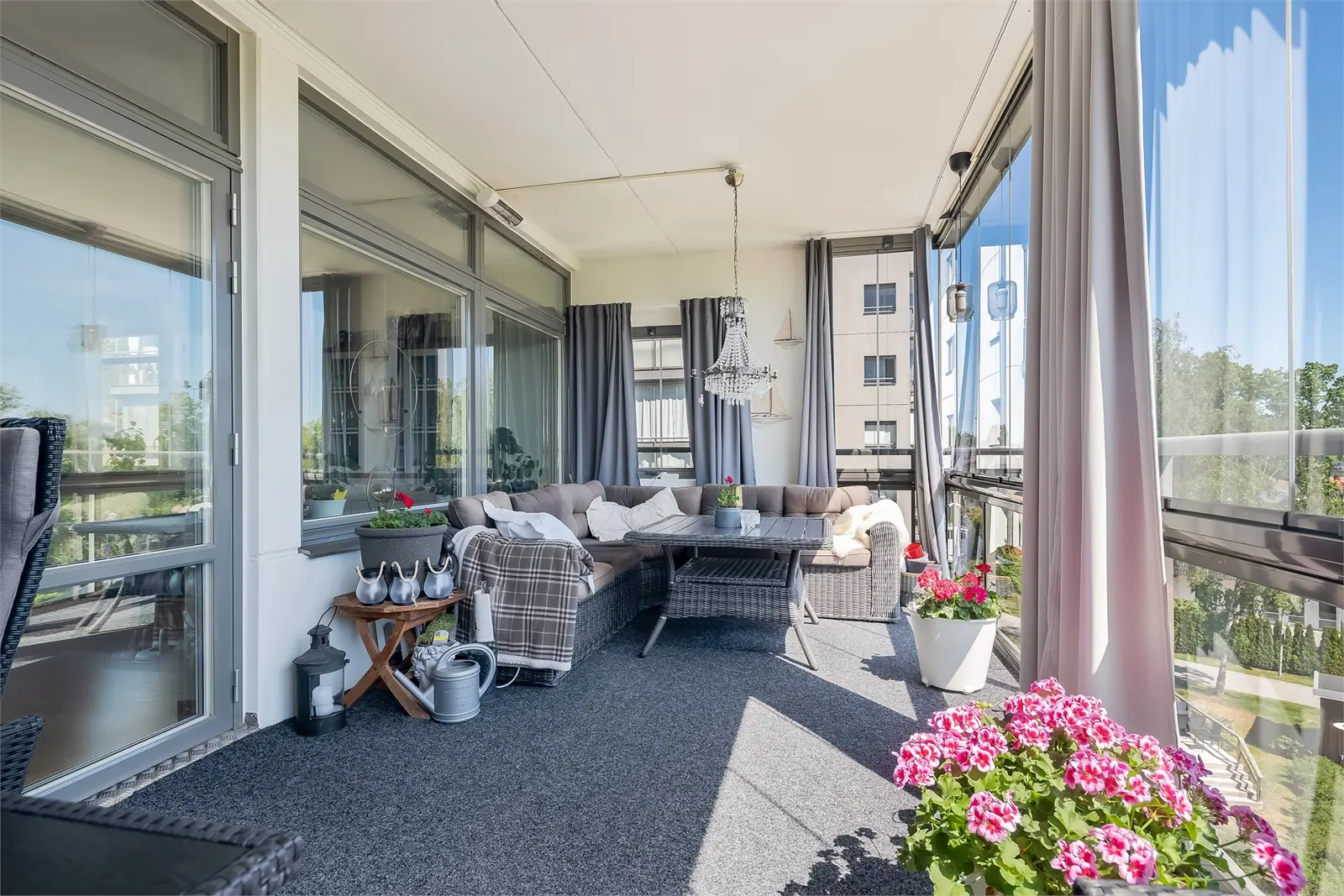 Bild 1 av 5 på Mörbyvägen 60