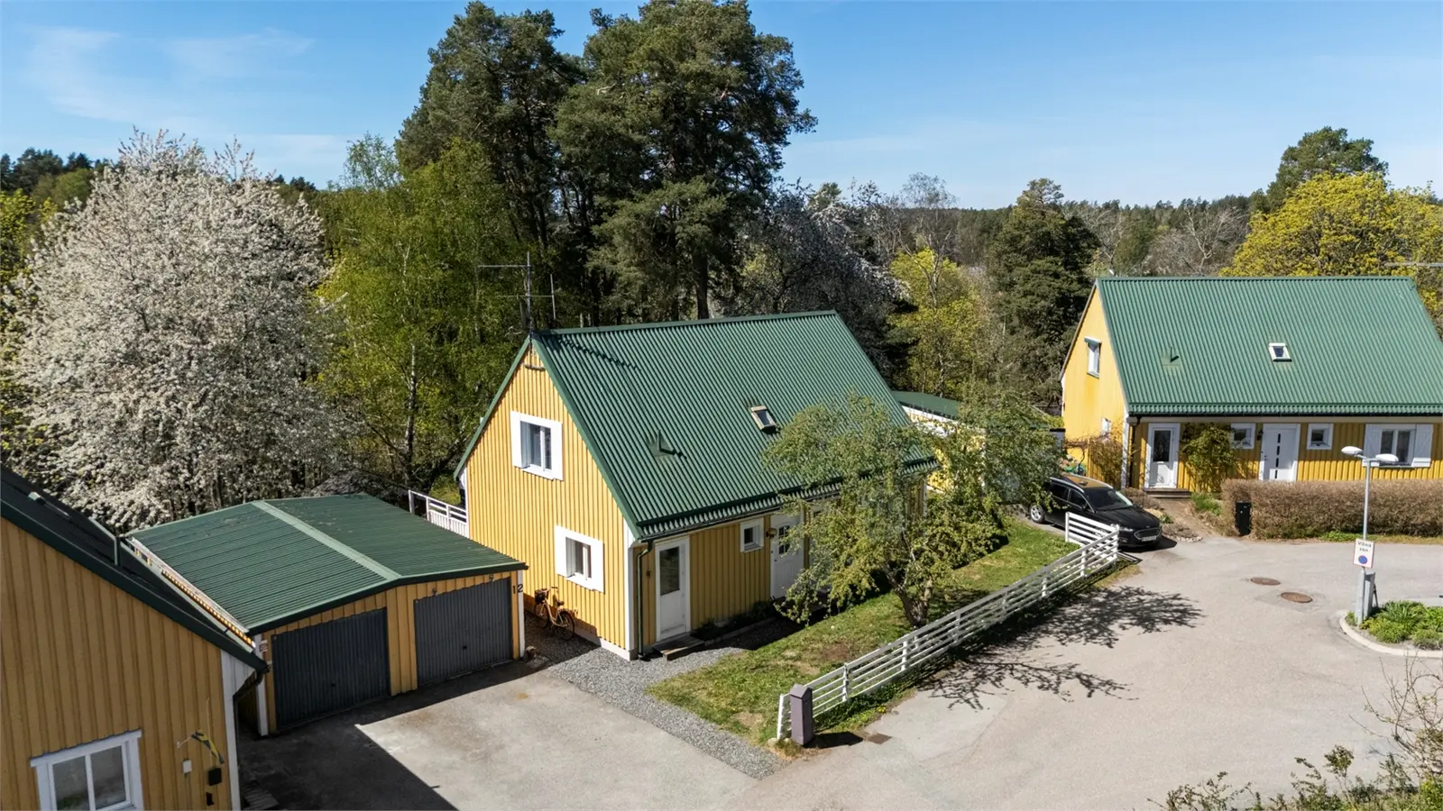 Bild 1 av 5 på Läkarvägen 12