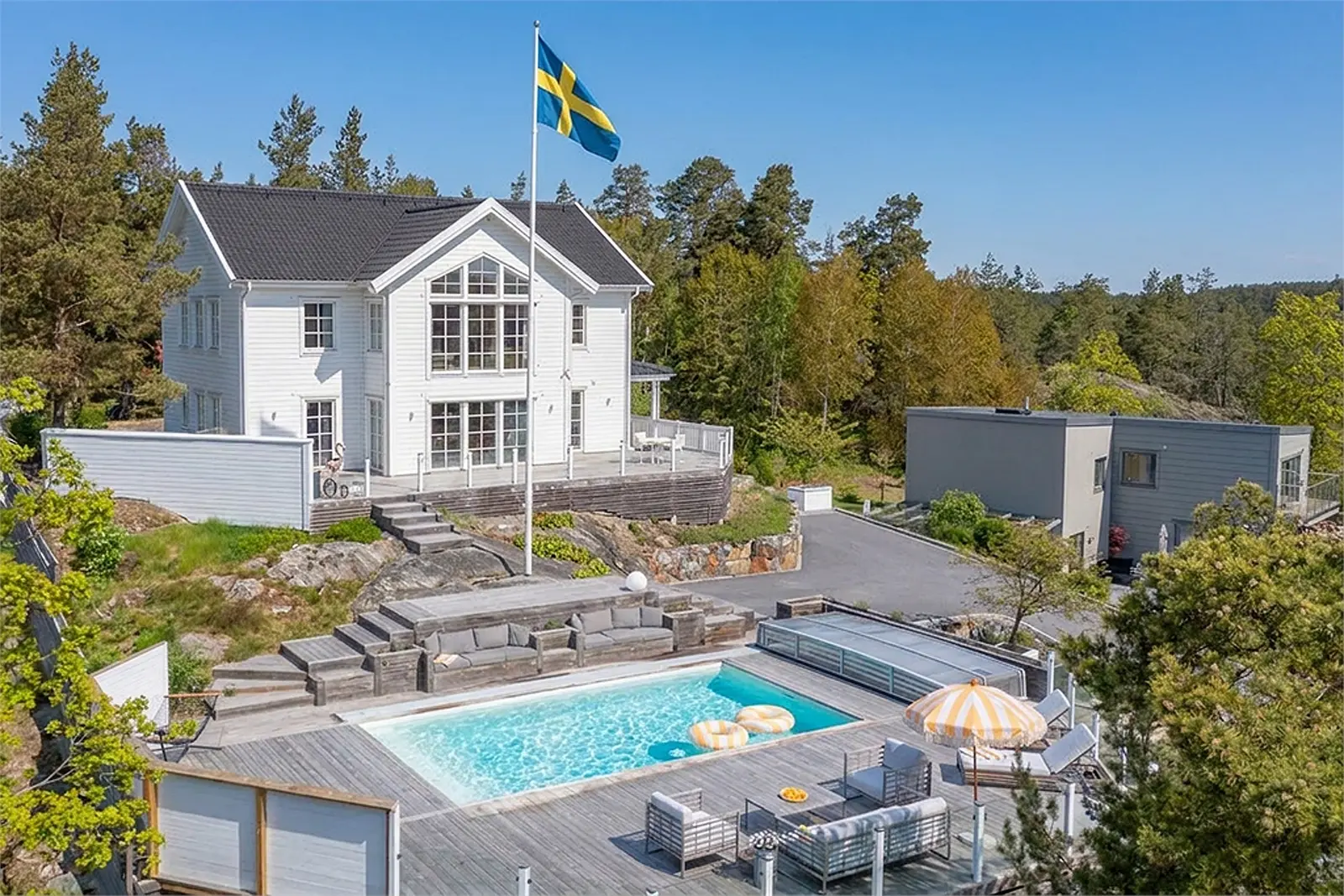 Villa, Krönvägen 11. Bild 1 av 5