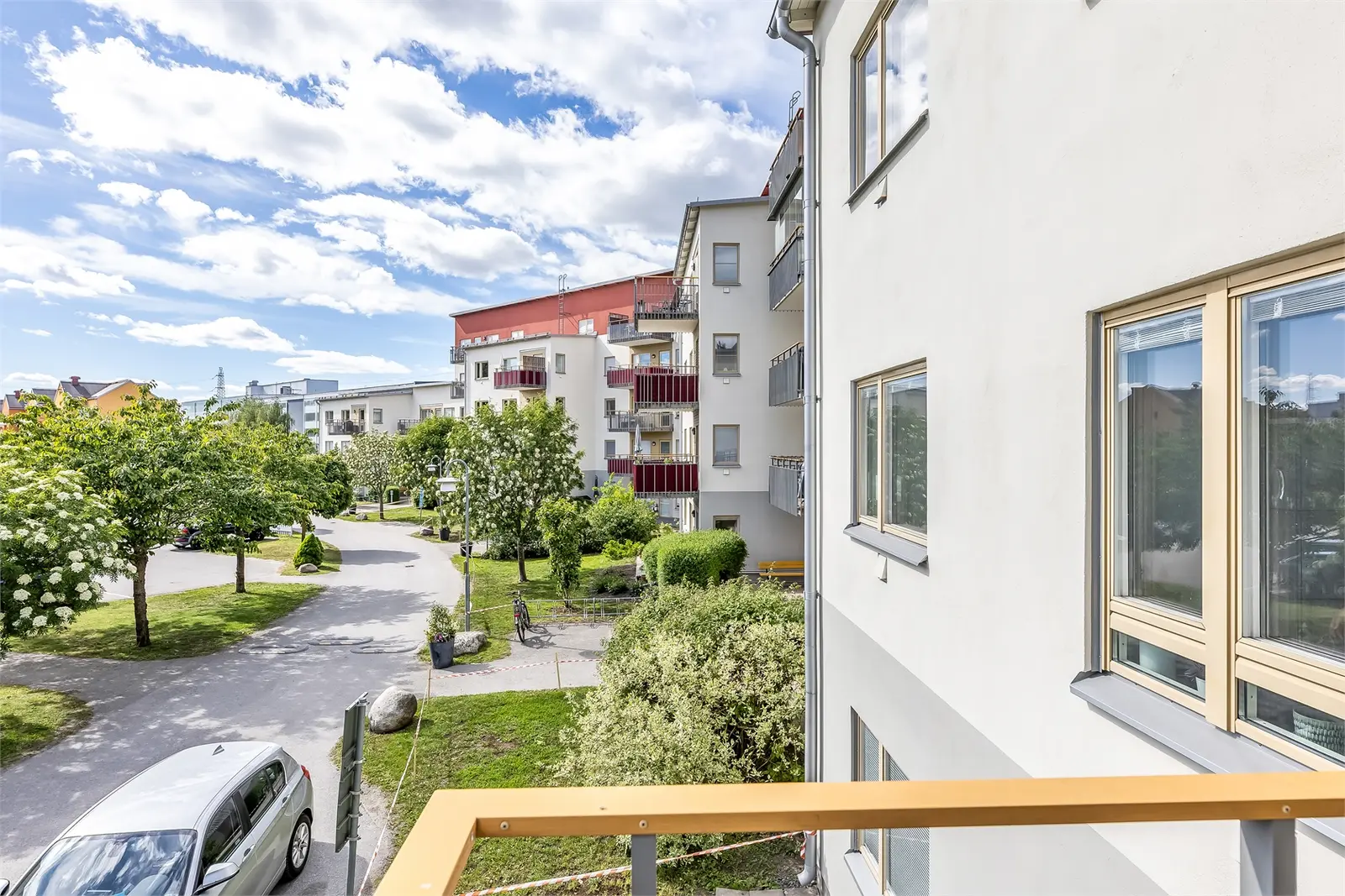 Lägenhet, Visirvägen 11, 1tr, Huddinge. Bild 1 av 5