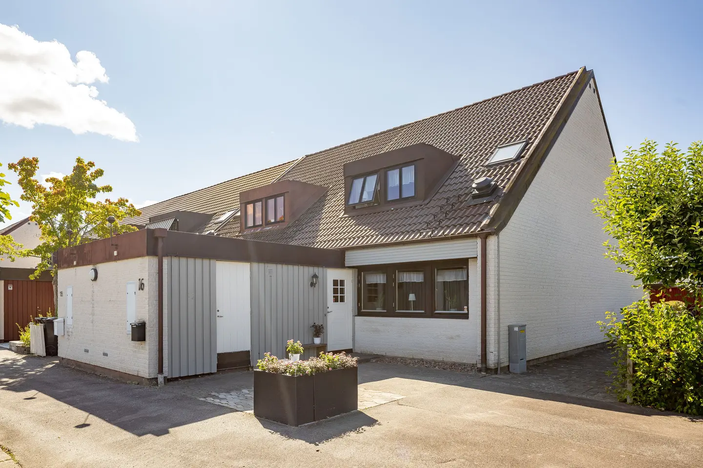 Villa, Järnåldersgatan 16. Bild 1 av 29