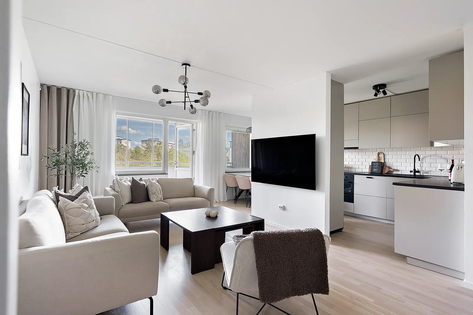 Lägenhet, Fornhöjdsvägen 10. Bild 1 av 5