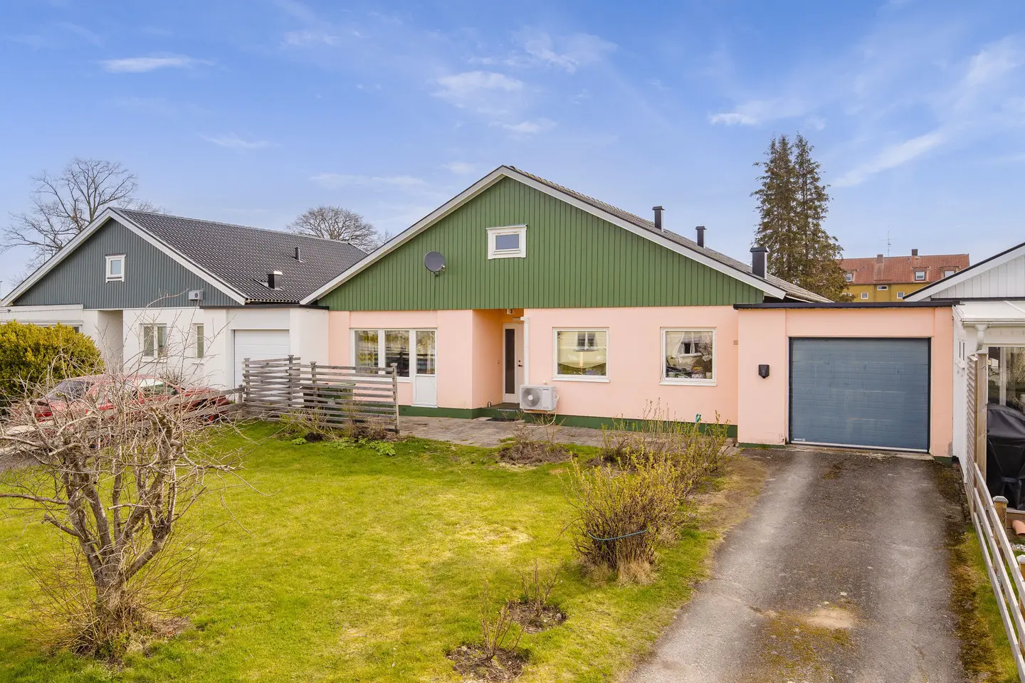 Villa, Färgaregatan 3, Skara. Bild 1 av 5