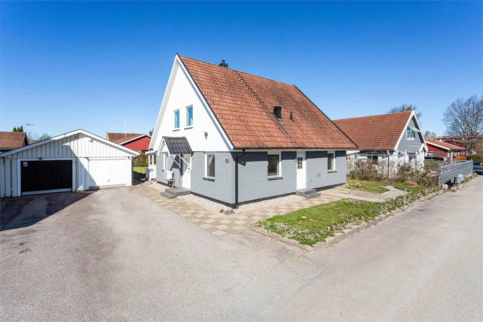Villa, Ladugårdsvägen 30, Kungsör. Bild 1 av 5