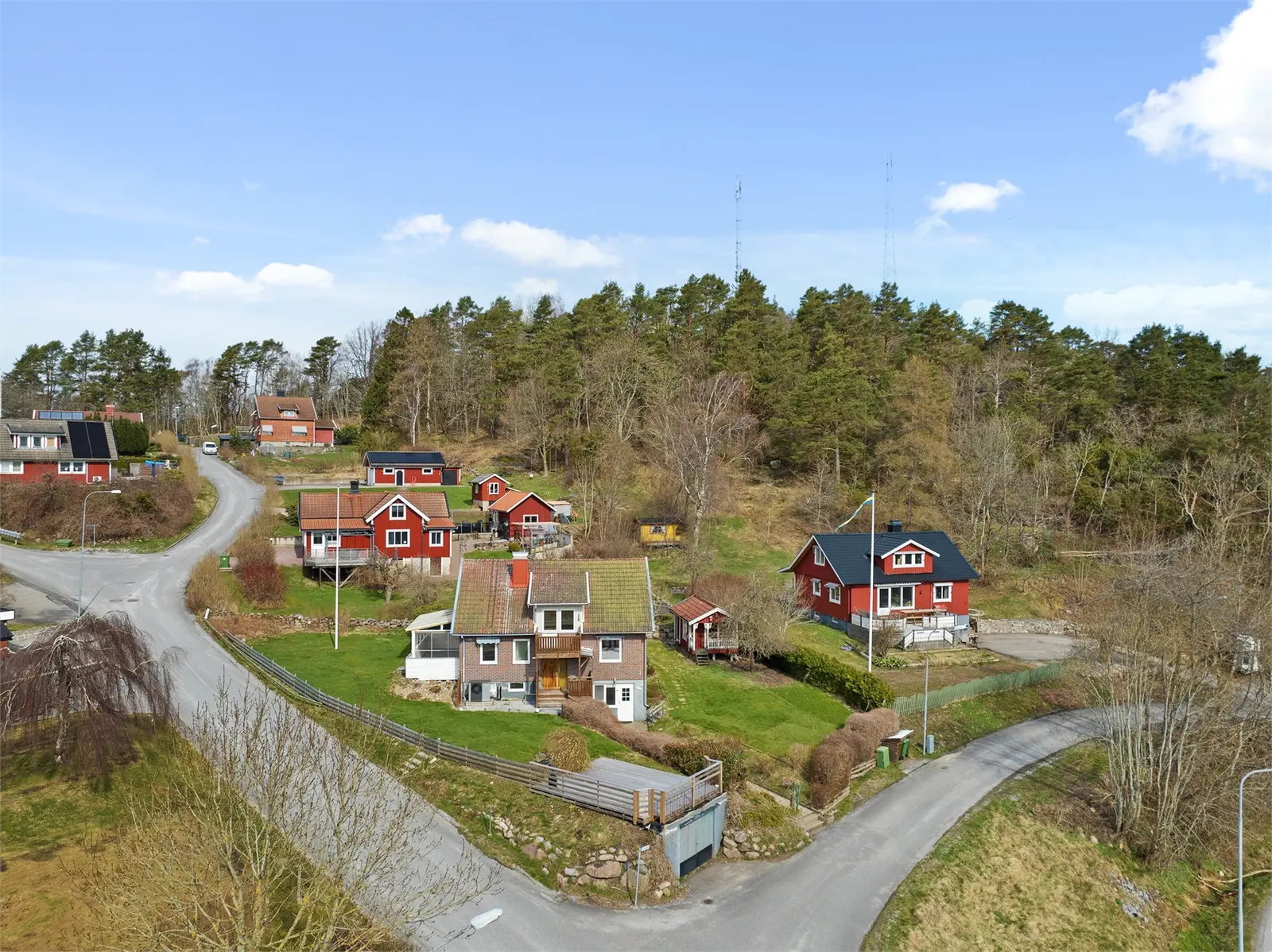 Bild 1 av 5 på Bivägen 1
