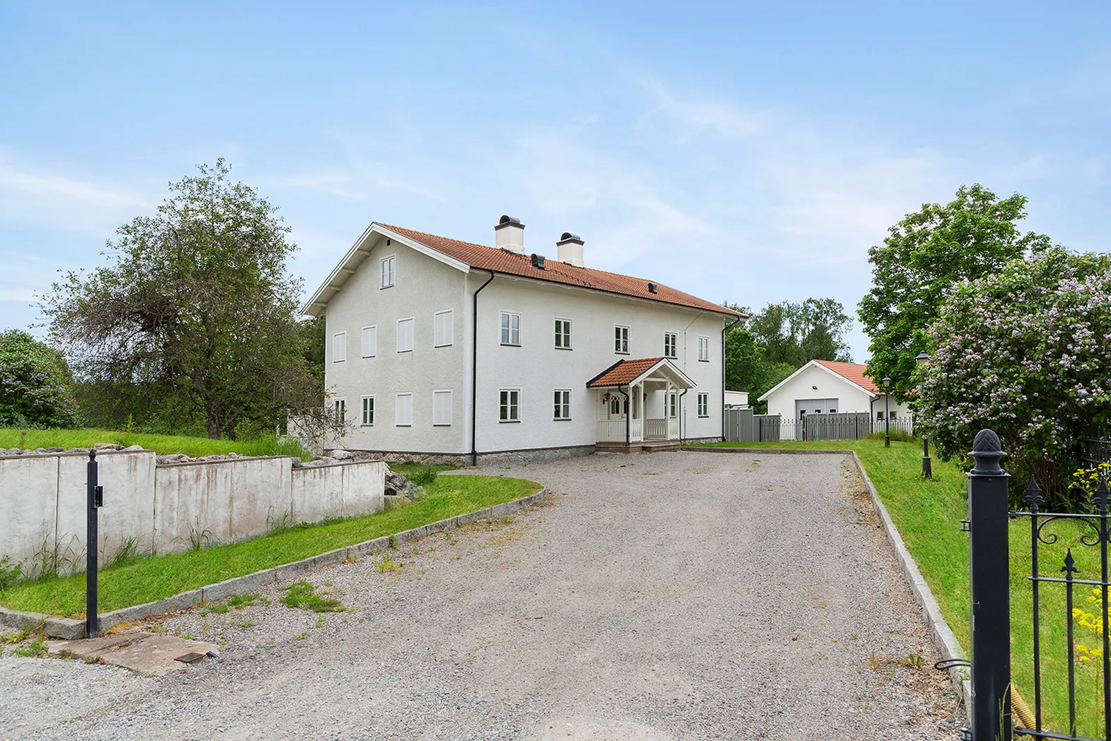 Villa, Almungevägen 104, Upplands Väsby. Bild 1 av 5