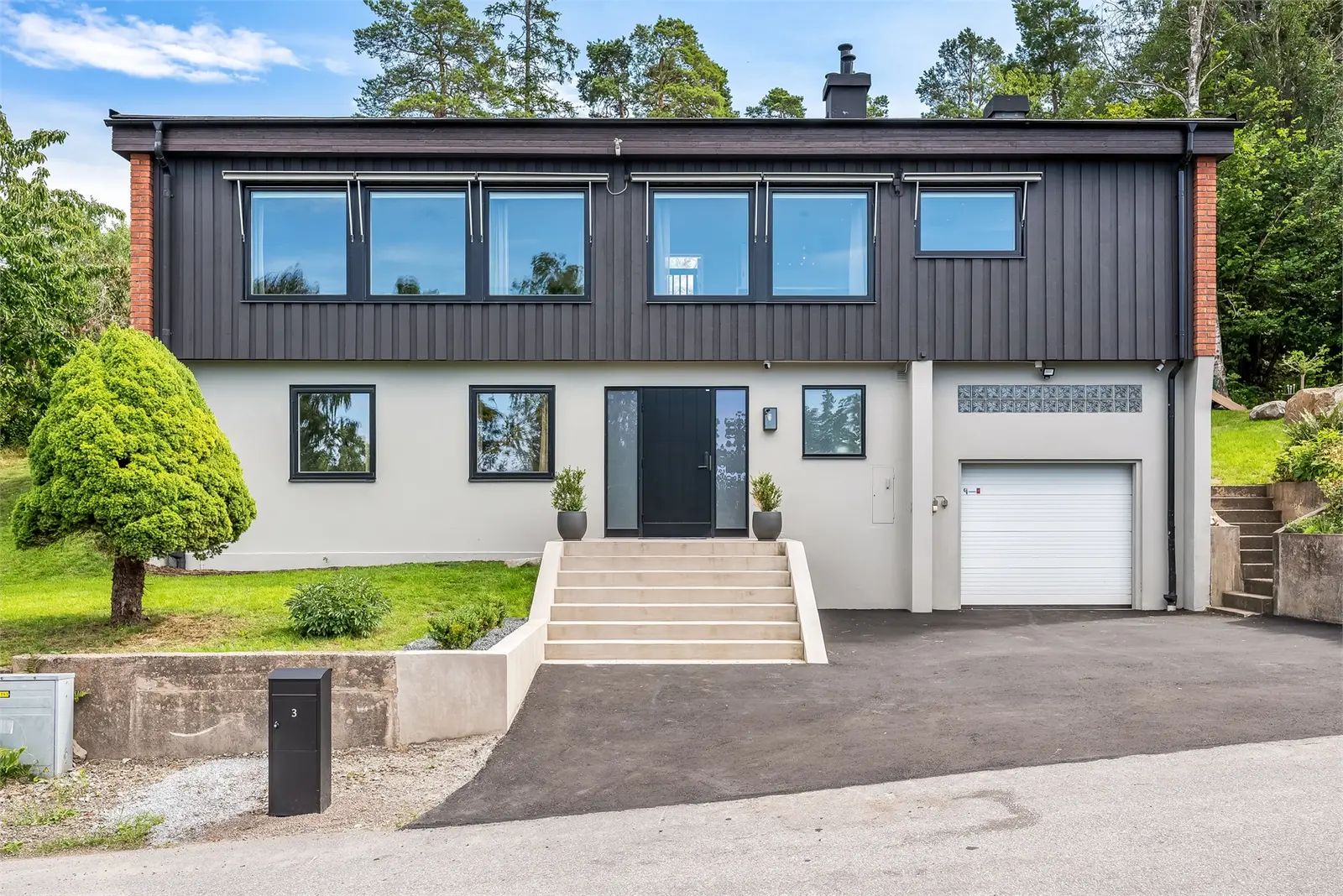 Bild 1 av 5 på Oxhagsvägen 3