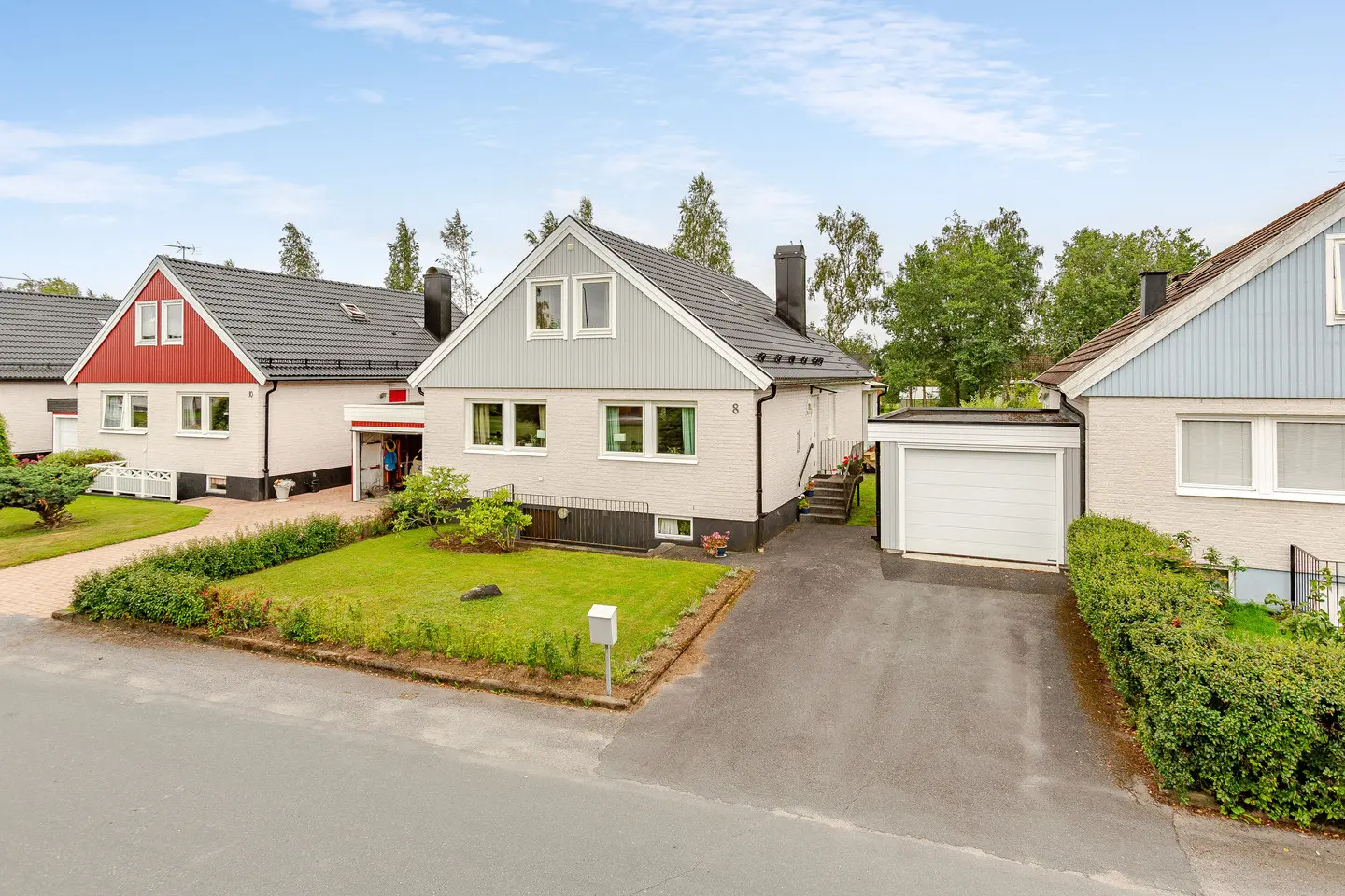 Image 1 of 5 of Rönnbärsvägen 8