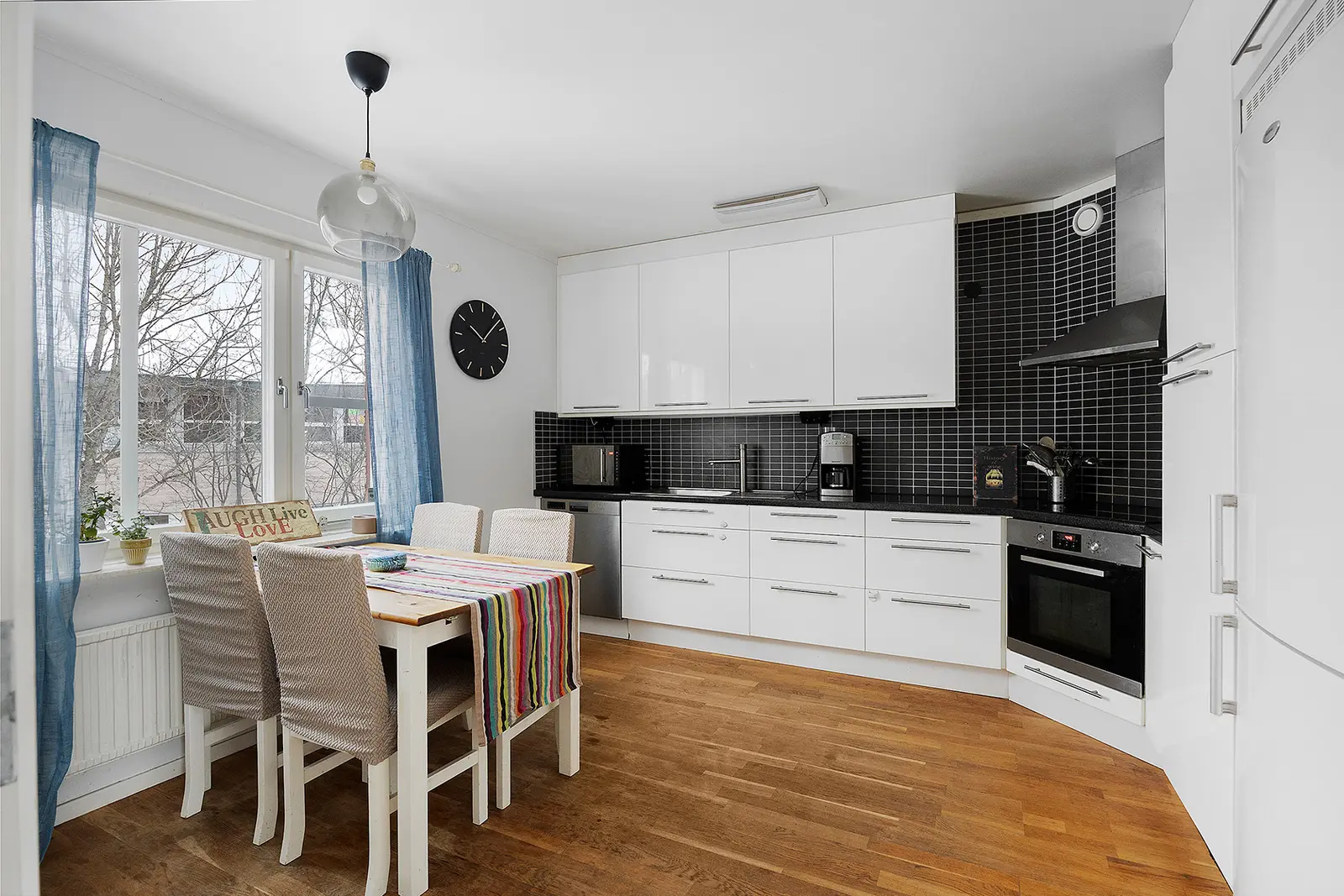 Lägenhet, Travgatan 50B, Upplands Väsby. Bild 1 av 5