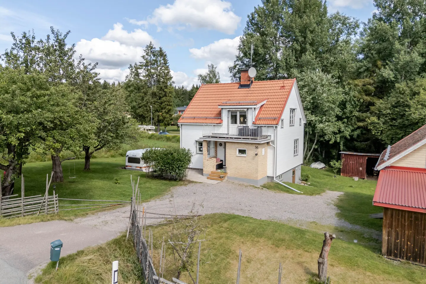 Bild 1 av 5 på Storvägen 56