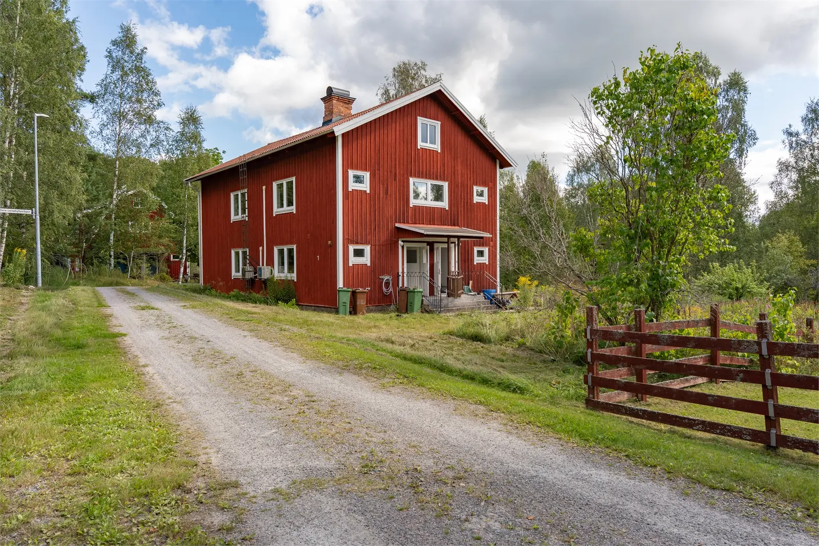 House, Övre Lienshyttevägen 1, Skinnskatteberg. Photo 1 of 5