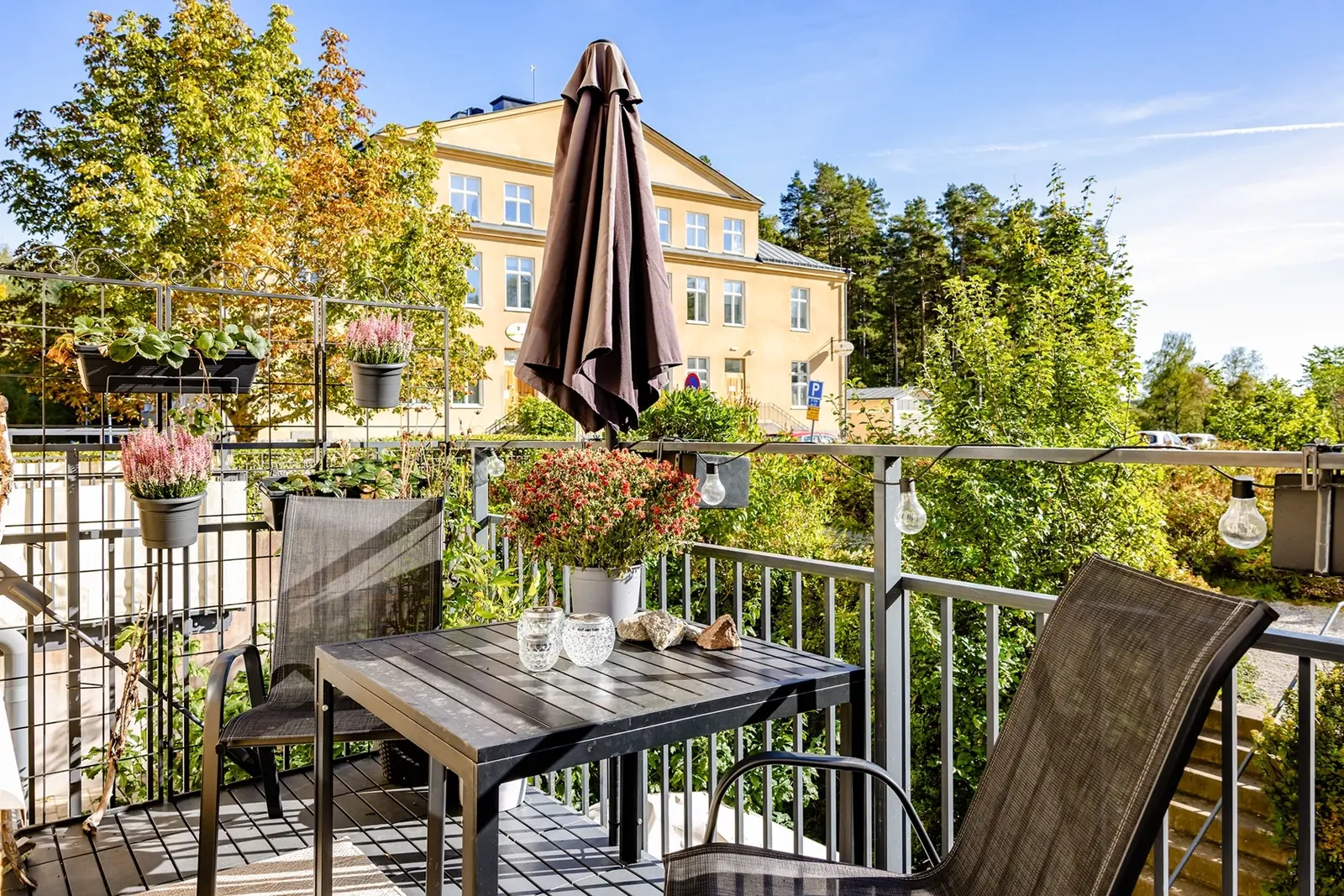Image 1 of 5 of Verandastigen 1