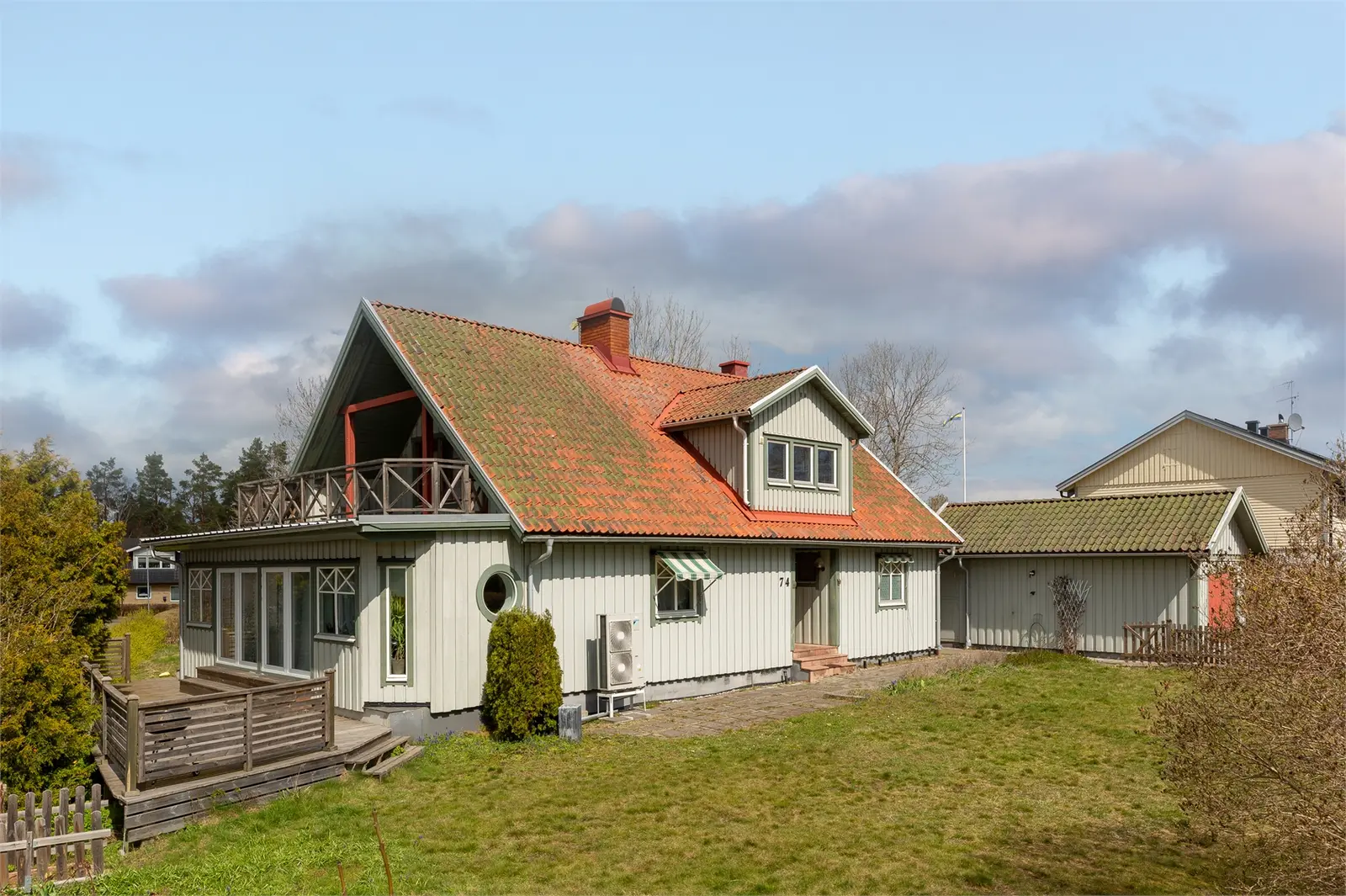 Villa, Södra vägen 74. Bild 1 av 5