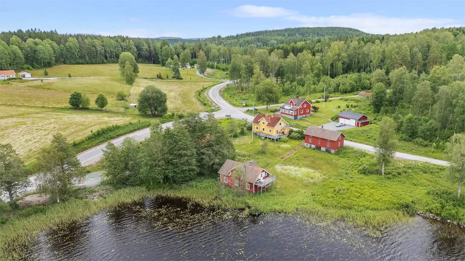 Gård, Barkerud Sjövik 1, Bengtsfors. Bild 1 av 5