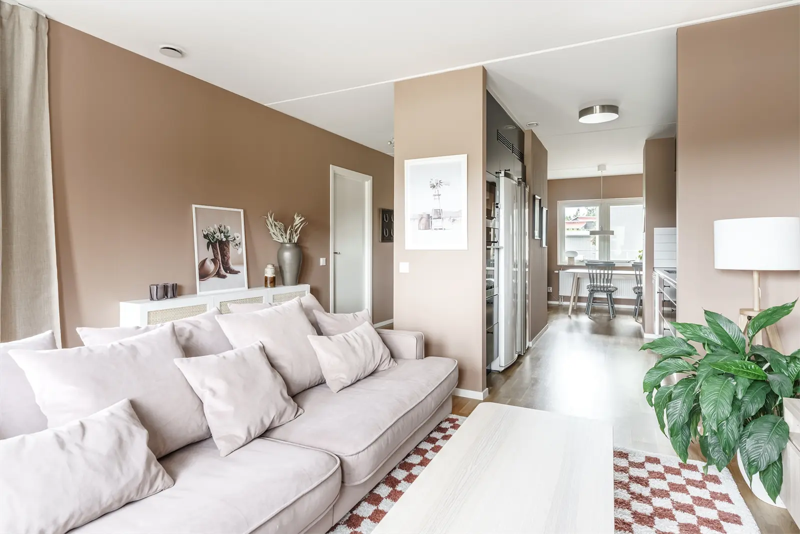 Bild 1 av 5 på Målarevägen 11