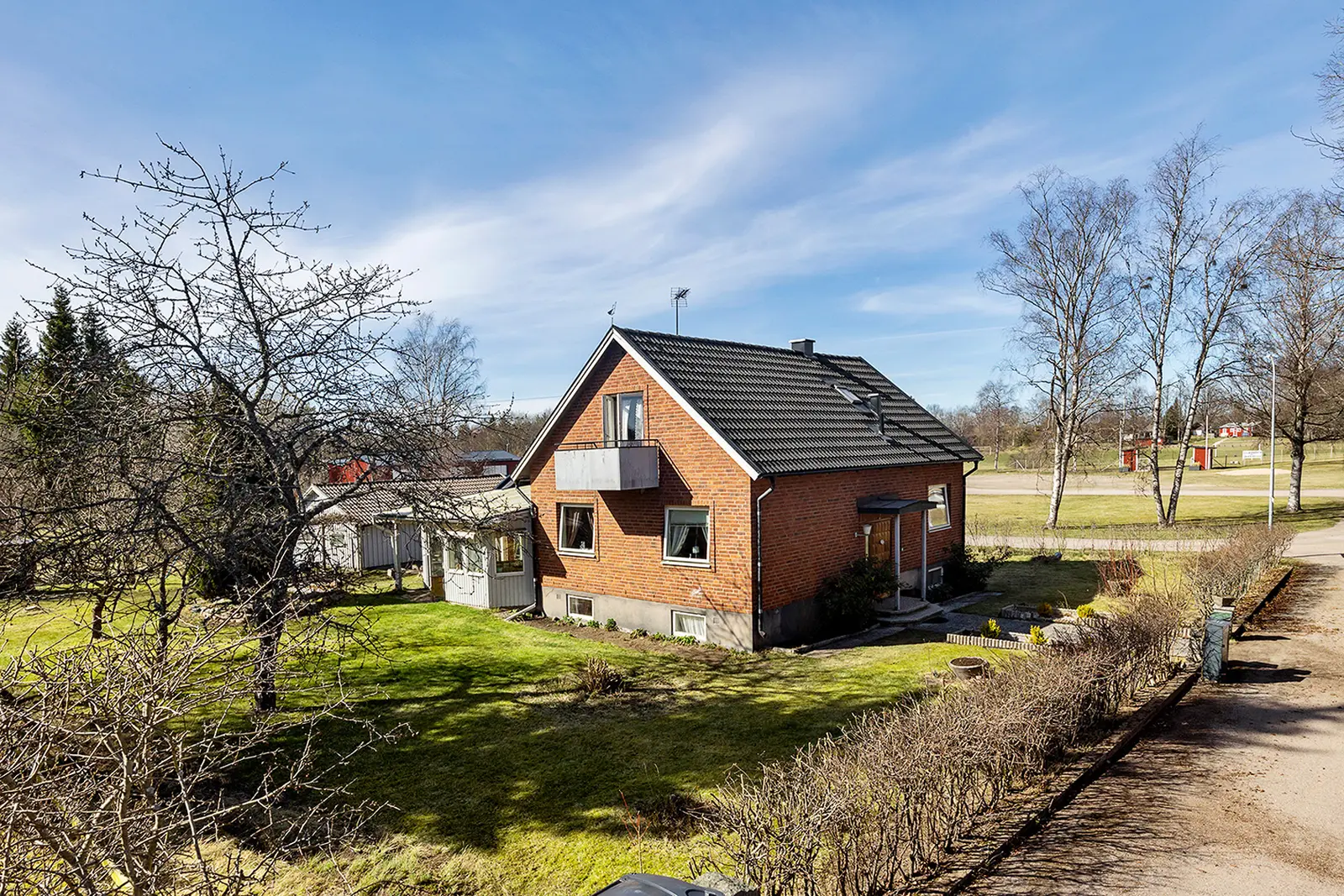 Bild 1 av 5 på Skräddarevägen 2