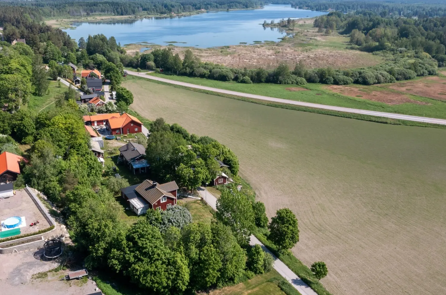 Image 1 of 5 of Nedre vägen