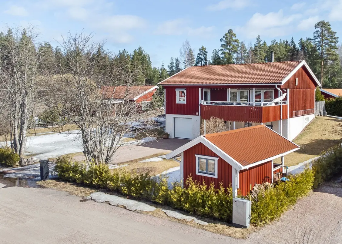 Bild 1 av 5 på Tjärnhedsvägen 30