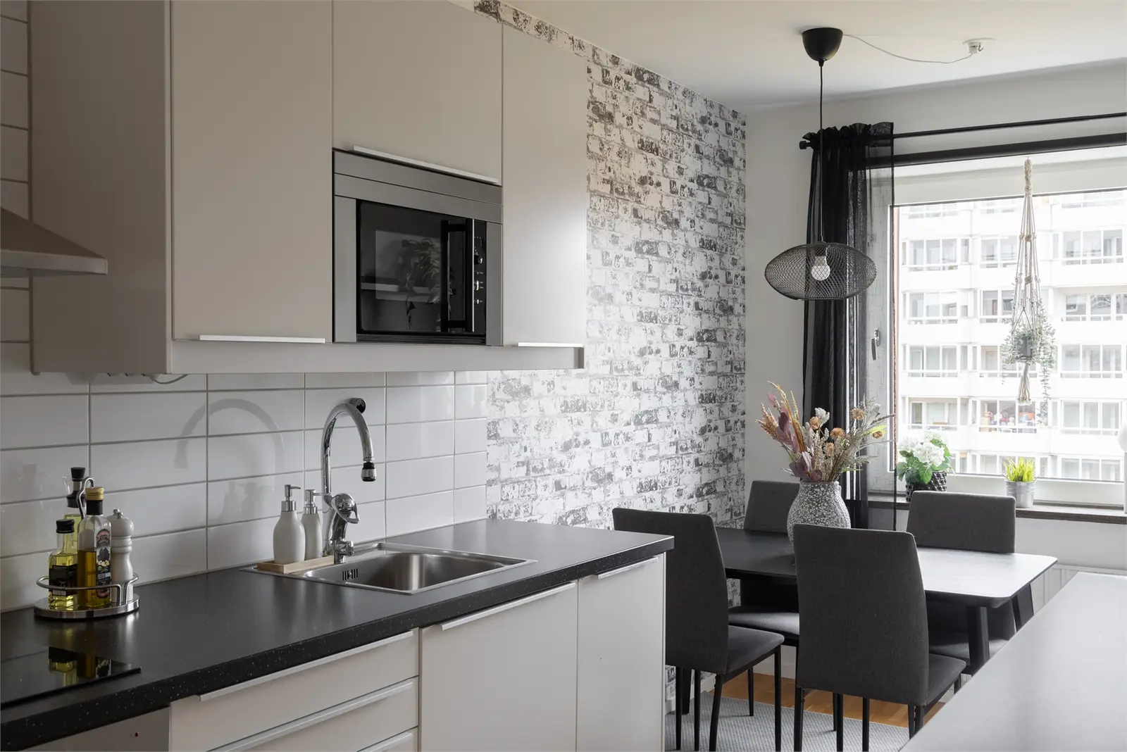 Lägenhet, Kronetorpsgatan 60A. Bild 1 av 5