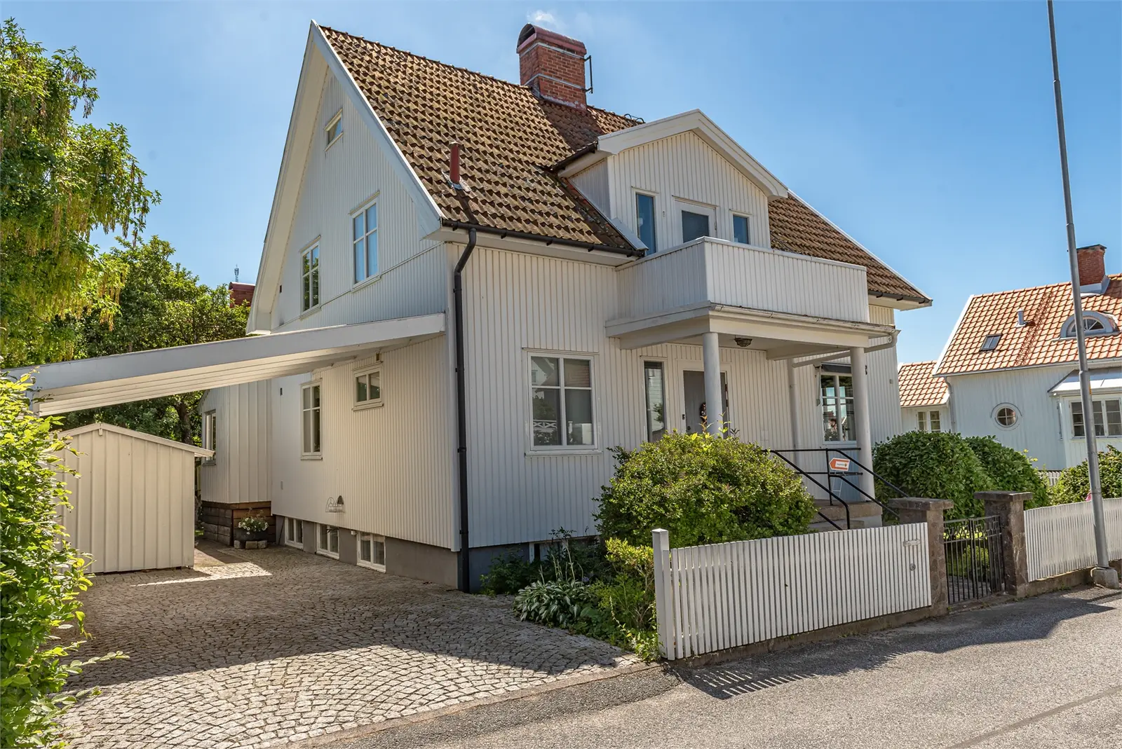 Image 1 of 5 of Villagatan 9