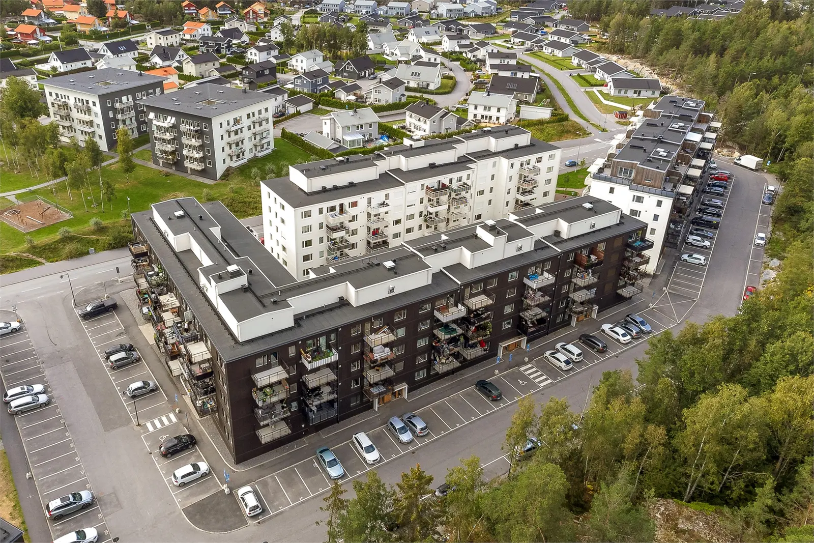 Lägenhet, Hjärtstensvägen 15, Upplands-Bro. Bild 1 av 5