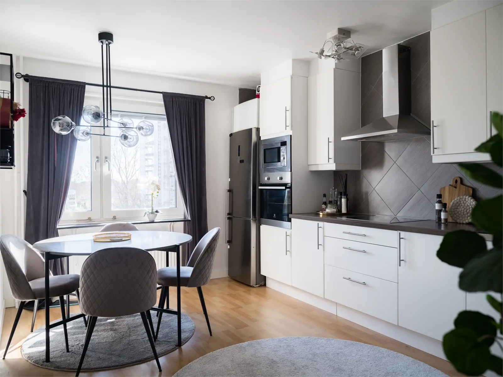 Lägenhet, Serenadgatan 25. Bild 1 av 5
