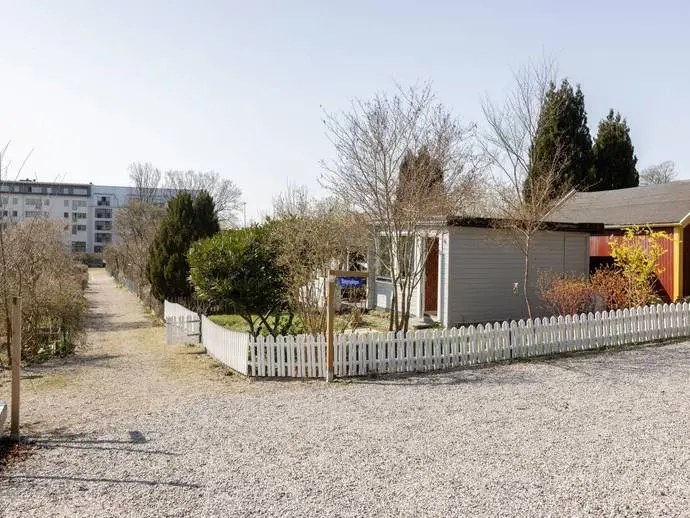 Holiday home, Östra Fäladsvägen 40 (Koloniområde Öster I, kolonilott nr 46). Photo 1 of 12