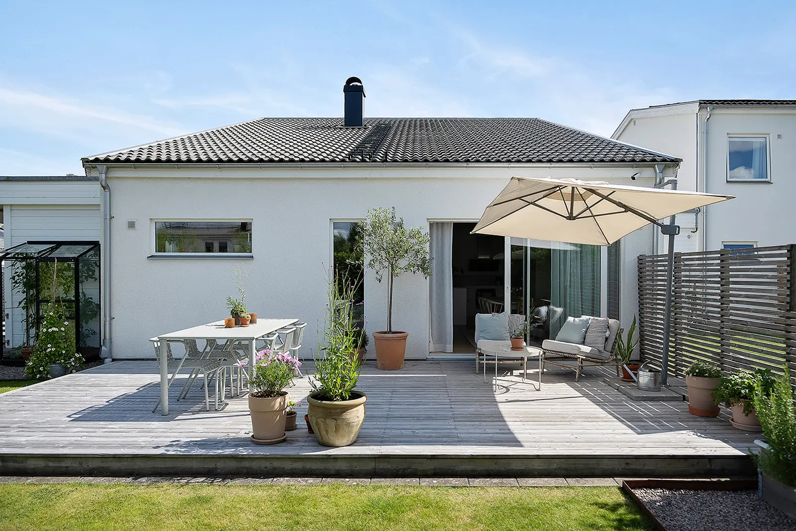 House, Hallonvägen 7. Photo 1 of 5