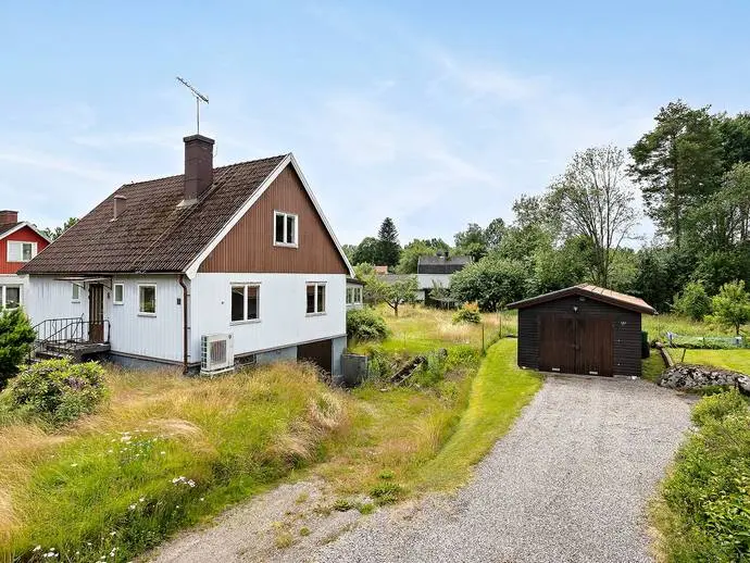 Bild 1 av 20 på Hammarsmedens väg 8