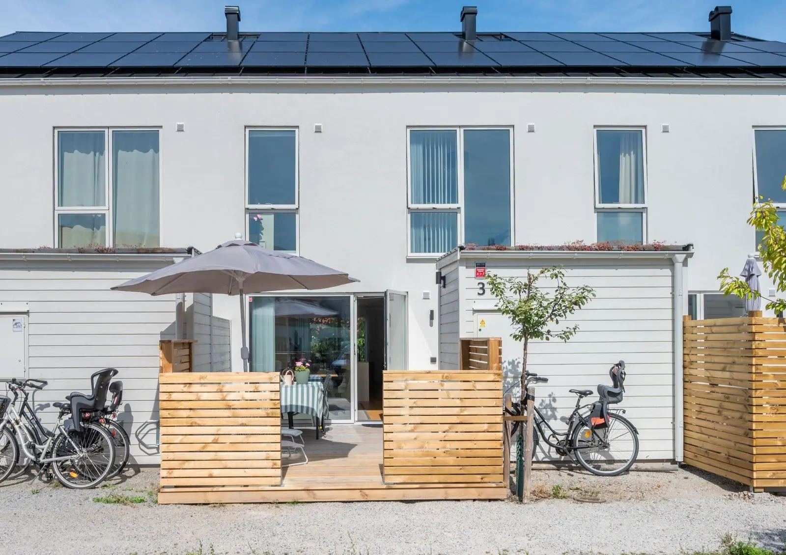 Bild 1 av 40 på Floravägen 3